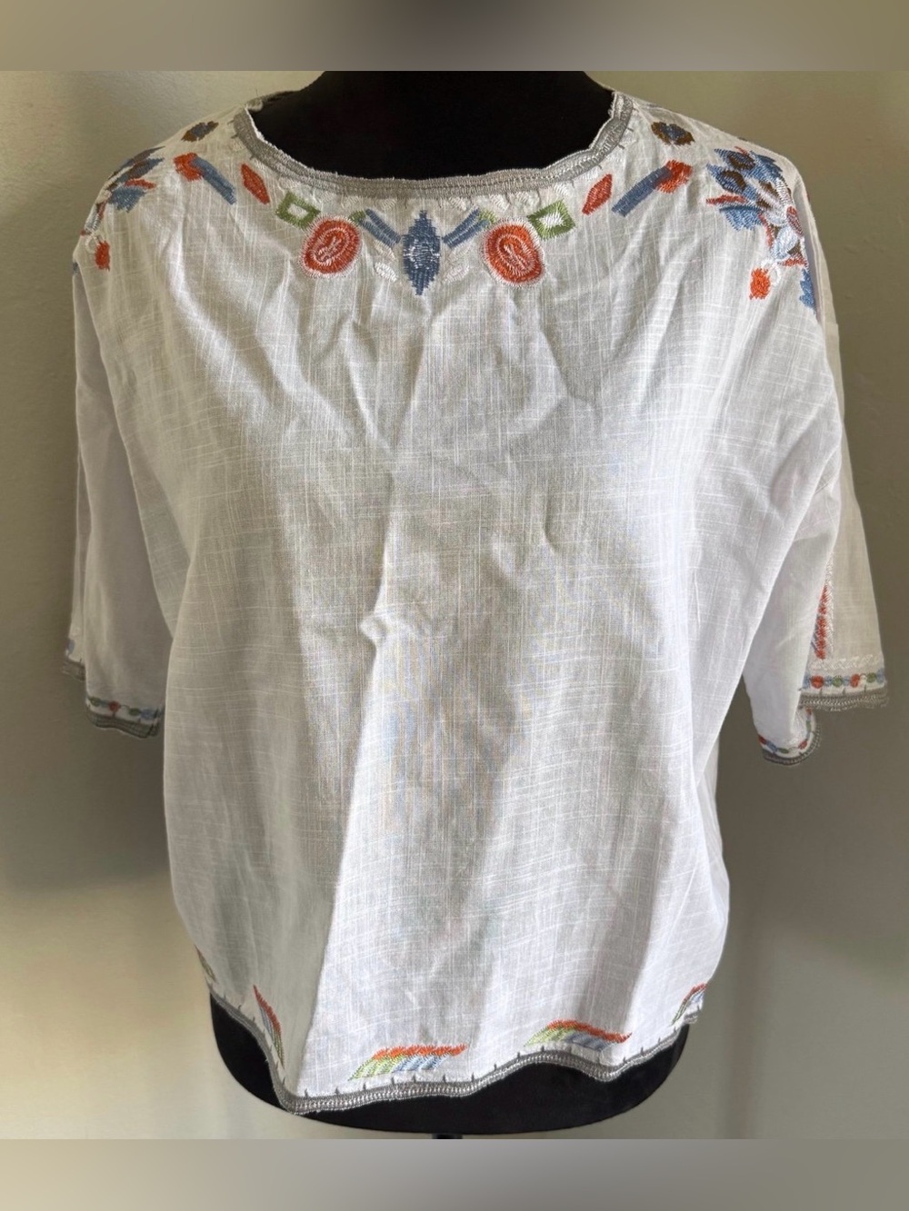 Women’s Short Sleeve Embroidered White Cotton Peasant Top (Size M)